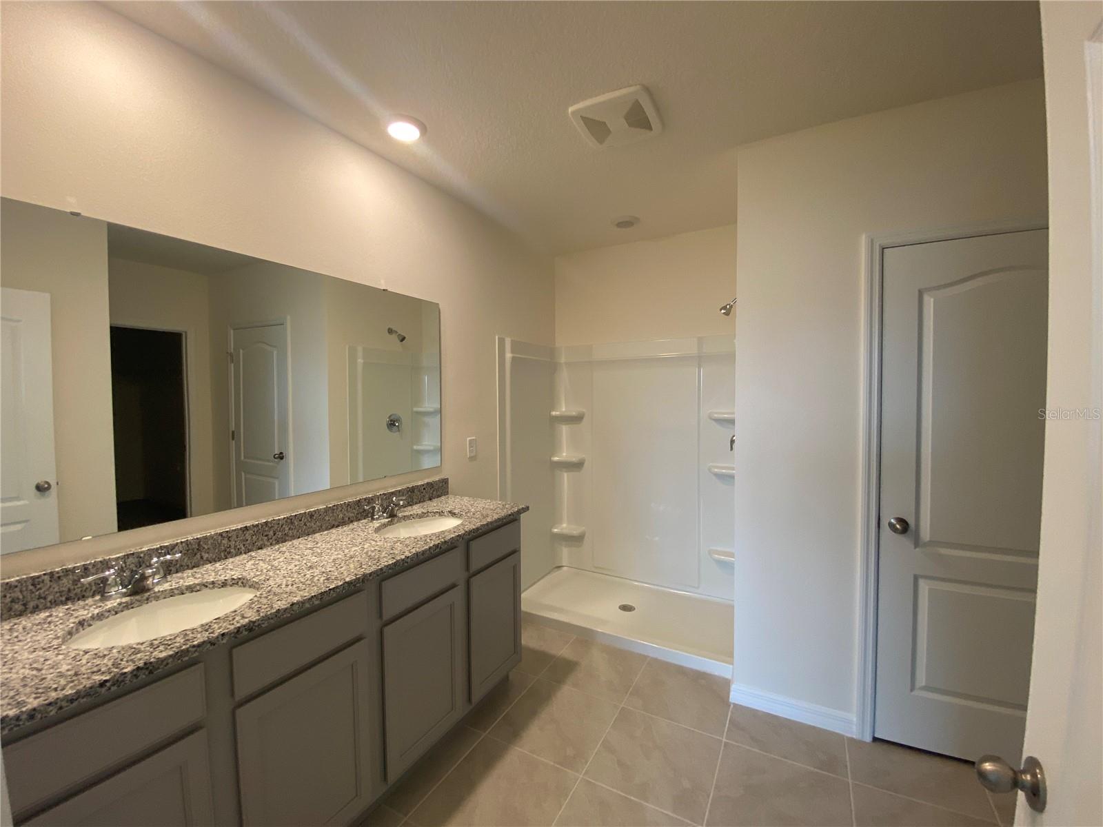 LAKES/LAUREL HLNDS PH 3A - Residential Lease