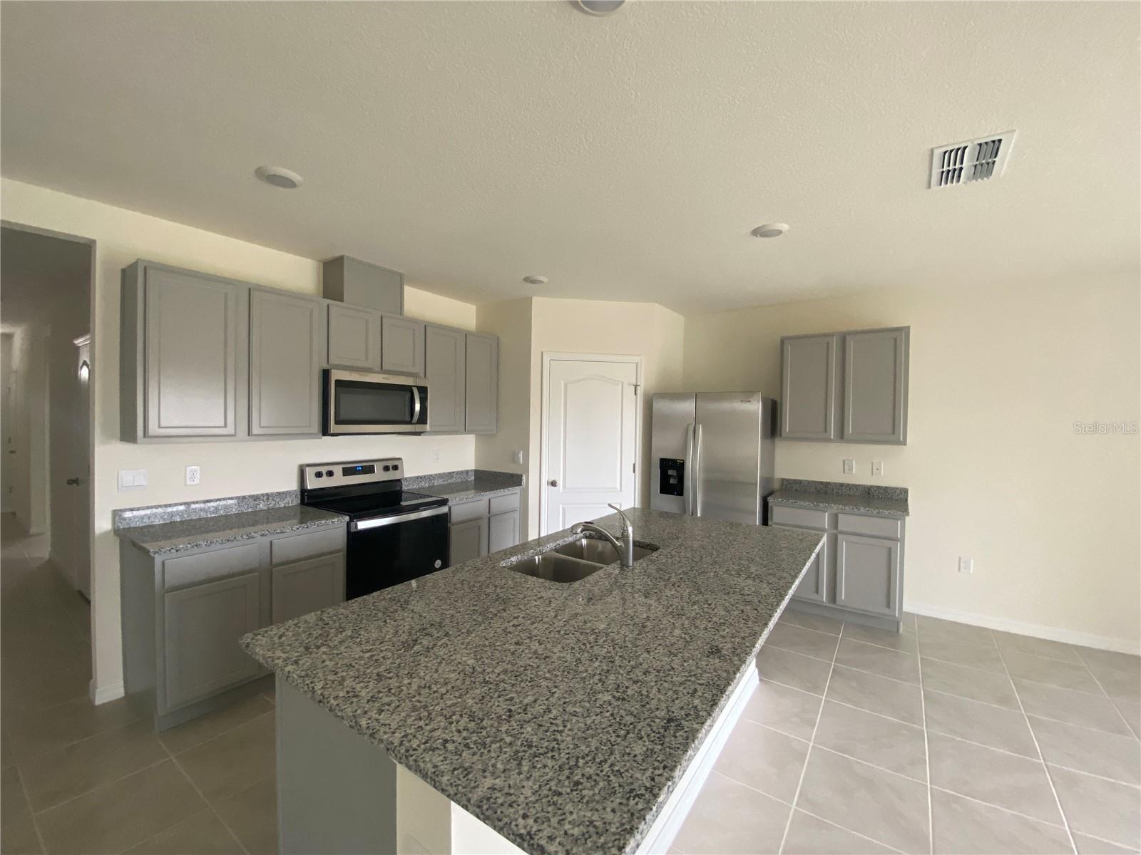 LAKES/LAUREL HLNDS PH 3A - Residential Lease