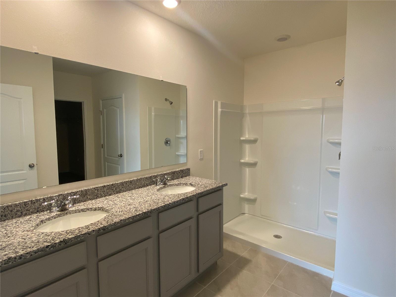 LAKES/LAUREL HLNDS PH 3A - Residential Lease