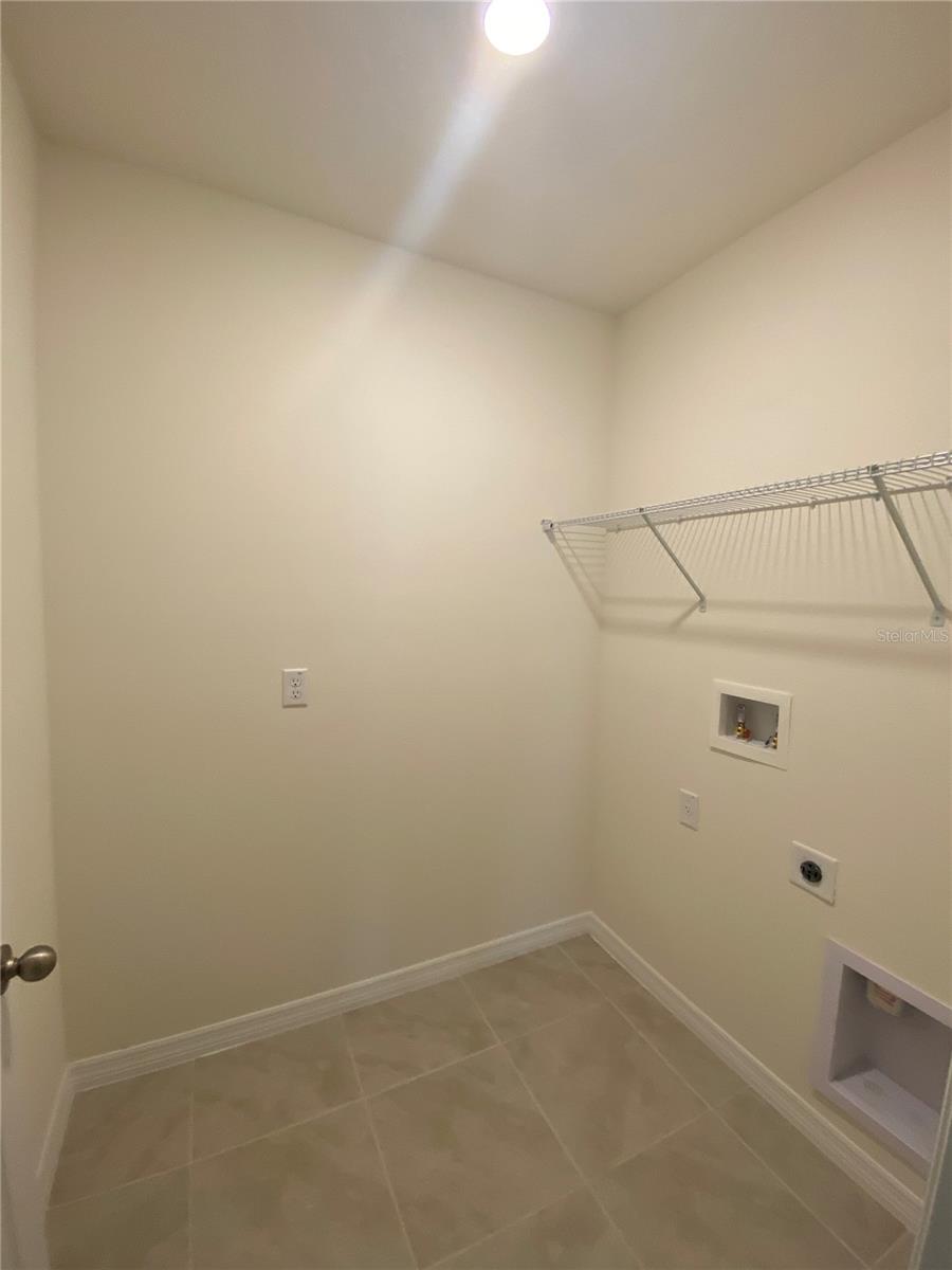 LAKES/LAUREL HLNDS PH 3A - Residential Lease