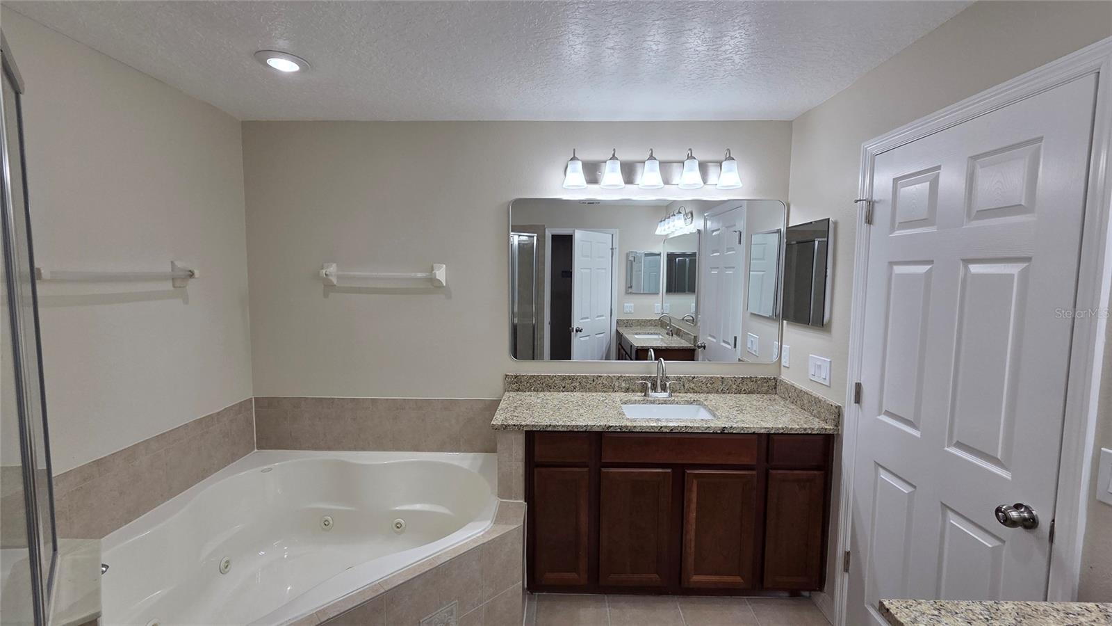 HARBOR WINDS - Residential