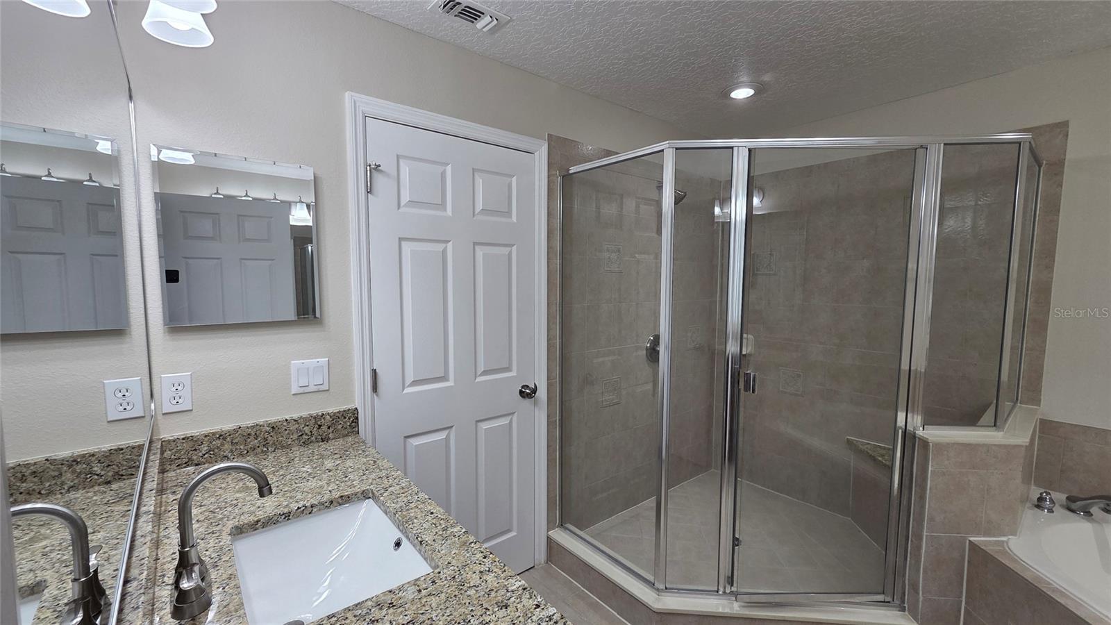 HARBOR WINDS - Residential