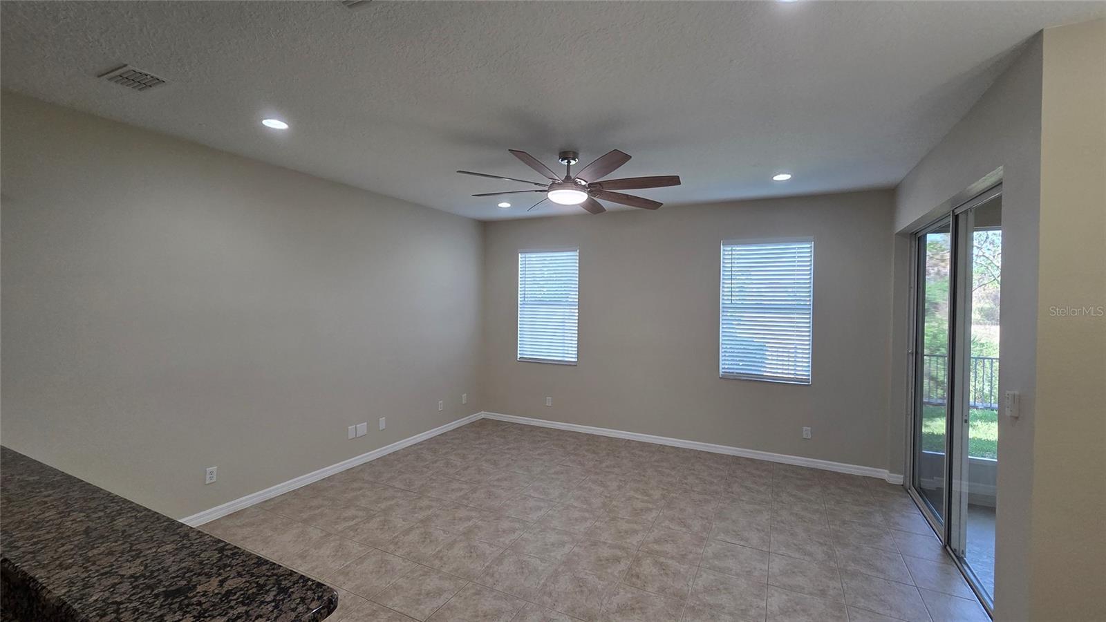 HARBOR WINDS - Residential