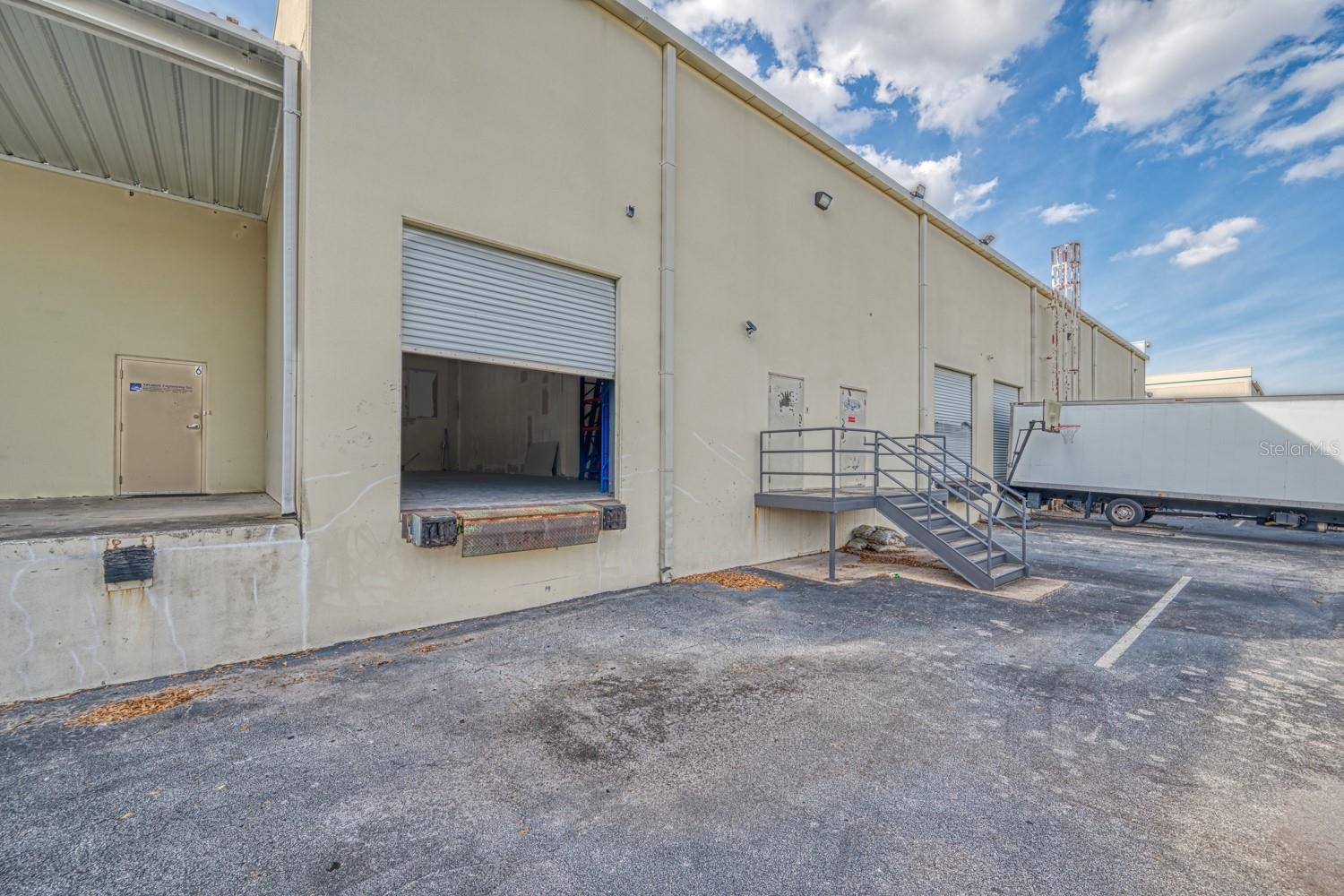 INVESTGROUP 02 SERVICE CENTER - Commercial Sale