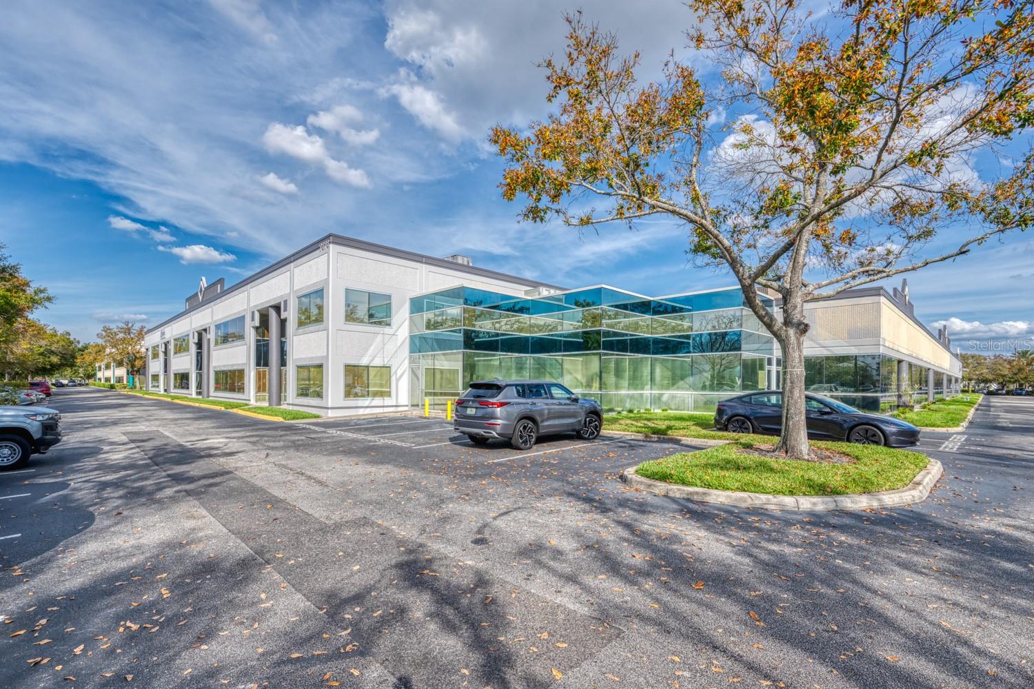 INVESTGROUP 02 SERVICE CENTER - Commercial Sale