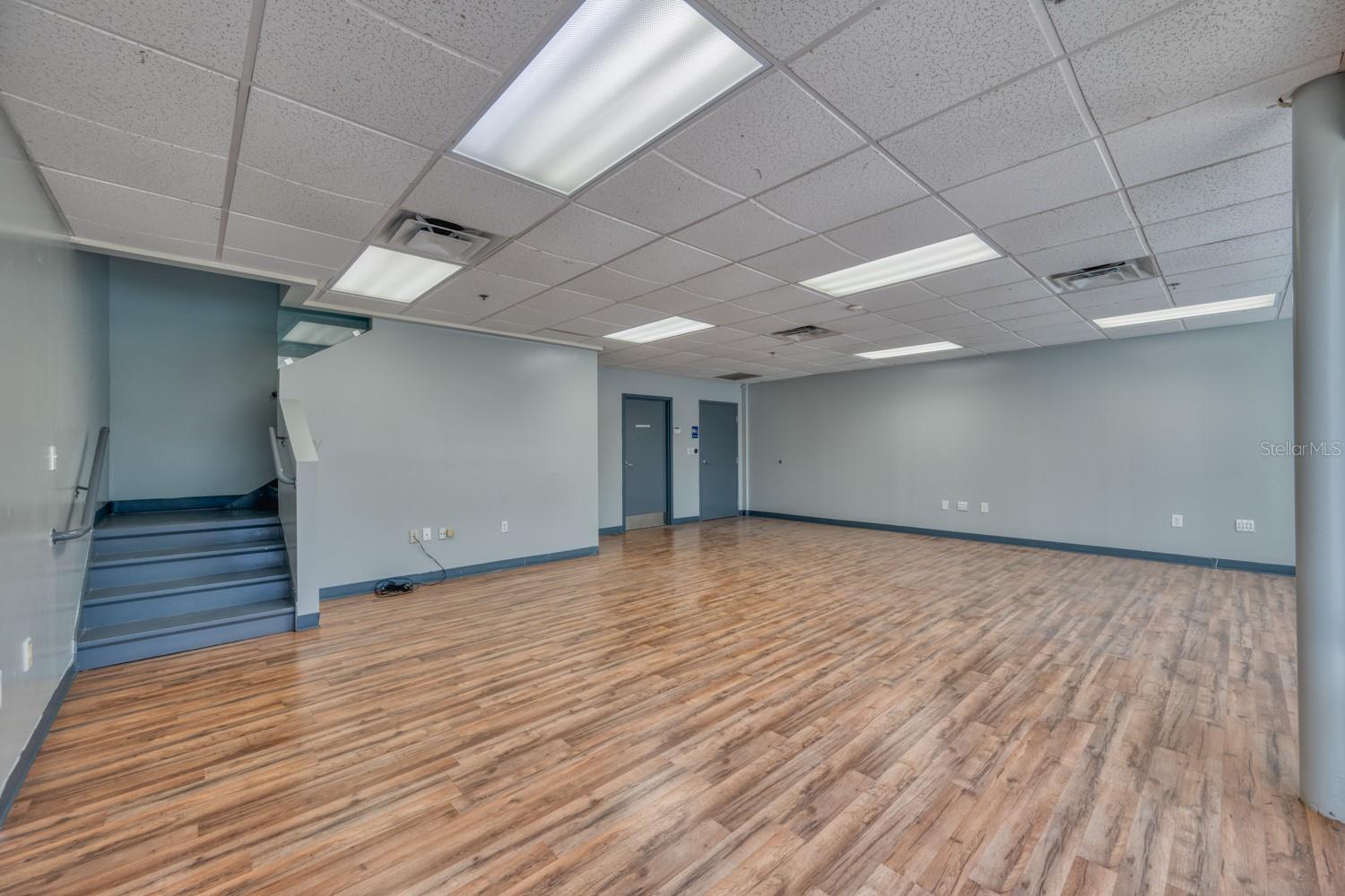 INVESTGROUP 02 SERVICE CENTER - Commercial Sale