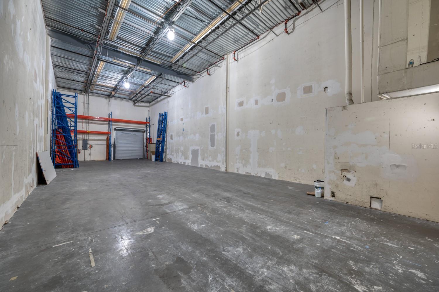 INVESTGROUP 02 SERVICE CENTER - Commercial Sale