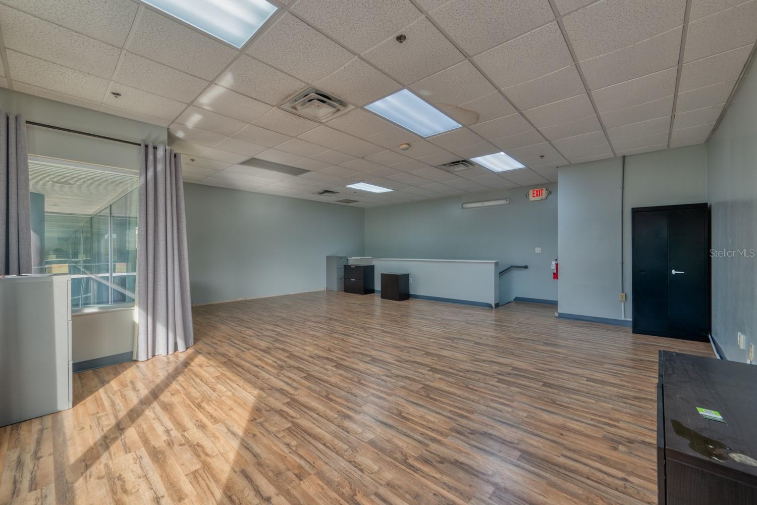 INVESTGROUP 02 SERVICE CENTER - Commercial Sale