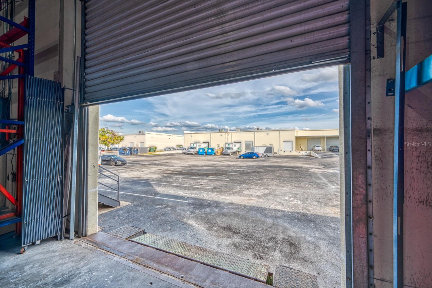 INVESTGROUP 02 SERVICE CENTER - Commercial Sale