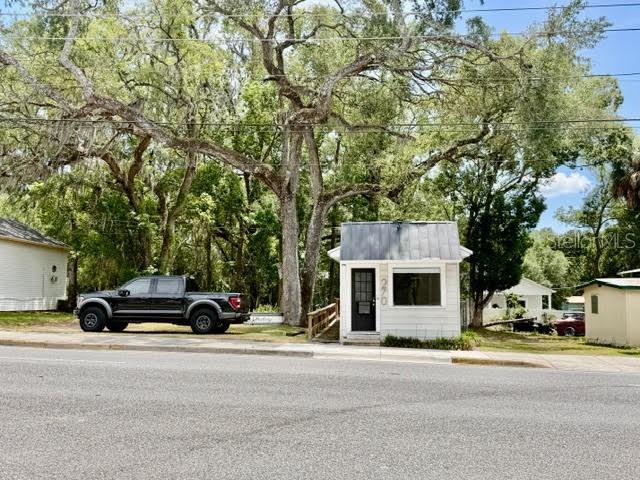 SAXONS ADD TO BROOKSVILLE - Commercial Lease