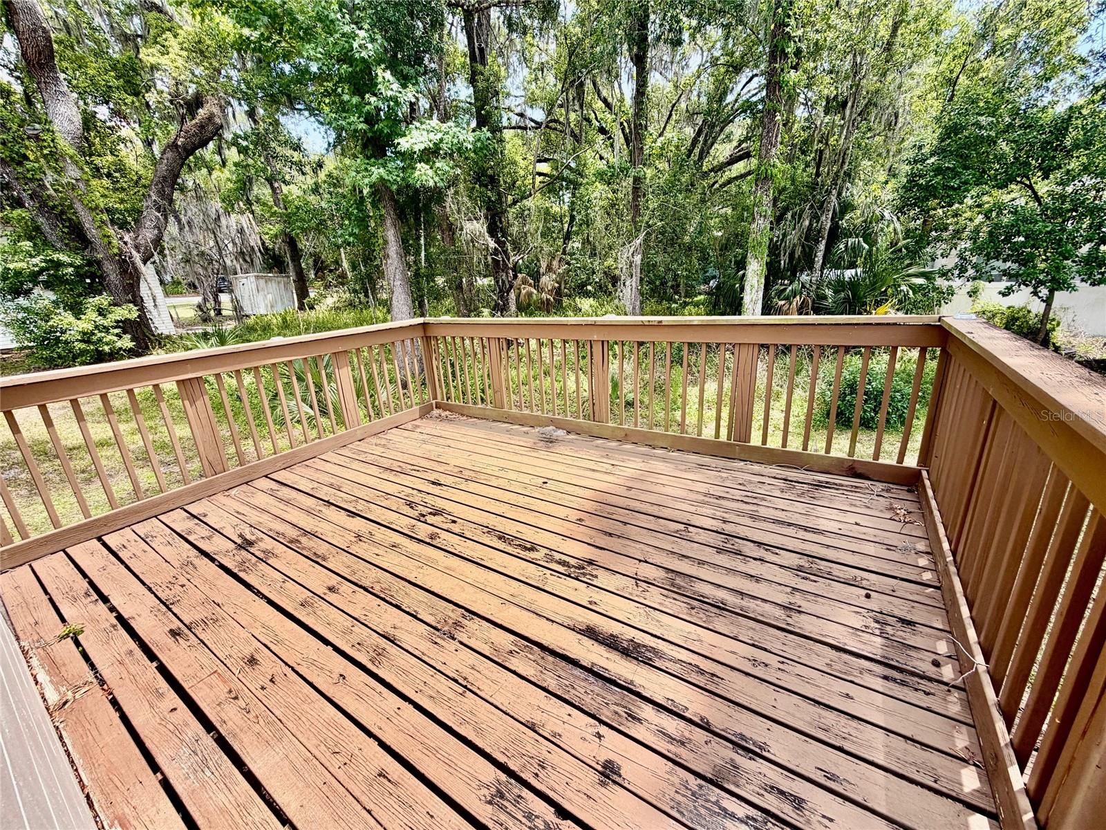 SAXONS ADD TO BROOKSVILLE - Commercial Lease