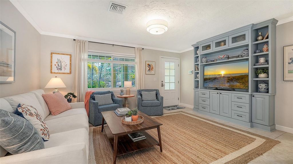 Photo of 454 Palmetto Court, Venice, FL 34285 (MLS # A4682435)