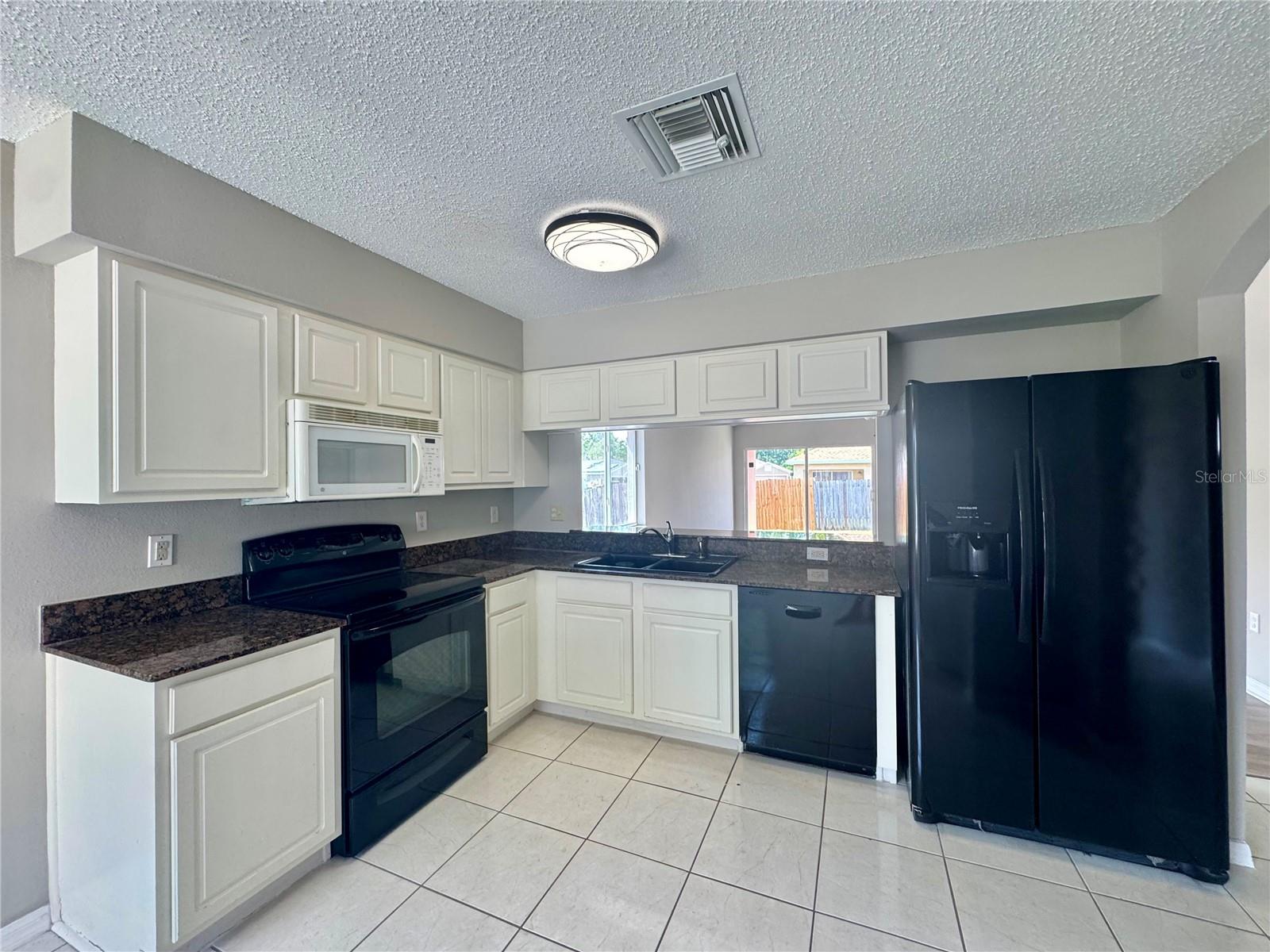 COUNTRY HILLS EAST UNIT FOUR - Residential Lease
