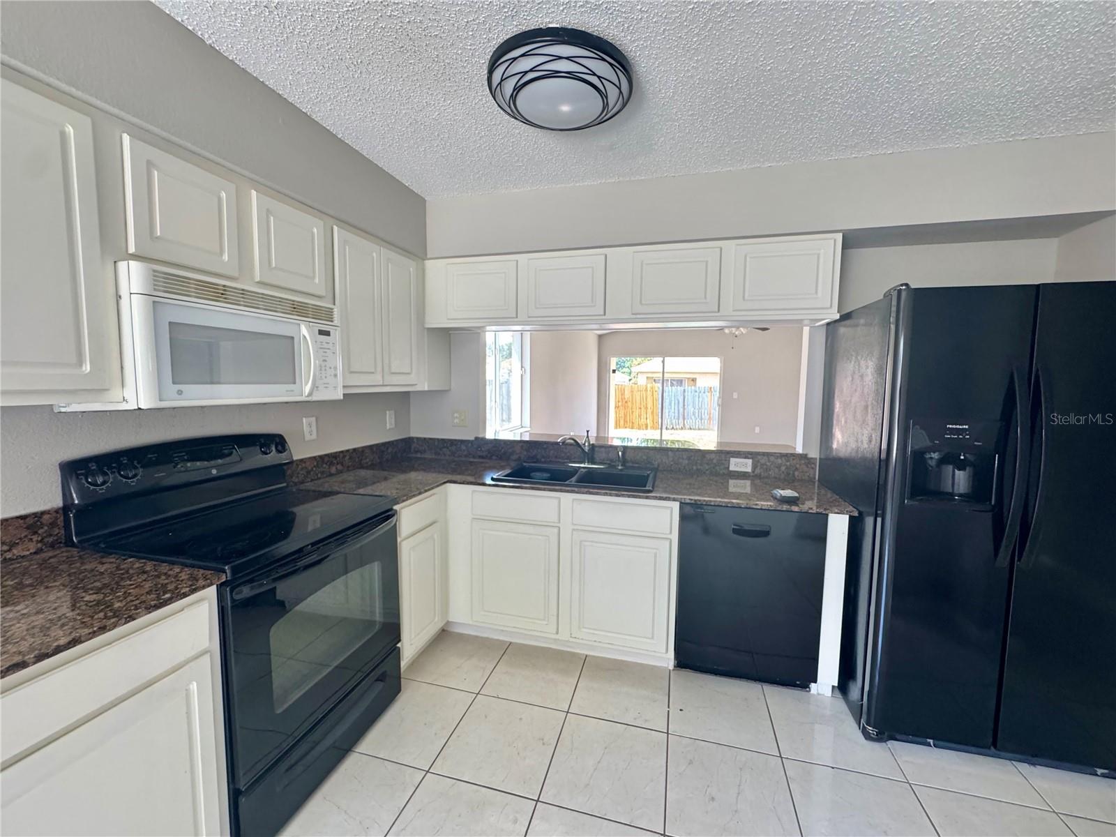 COUNTRY HILLS EAST UNIT FOUR - Residential Lease