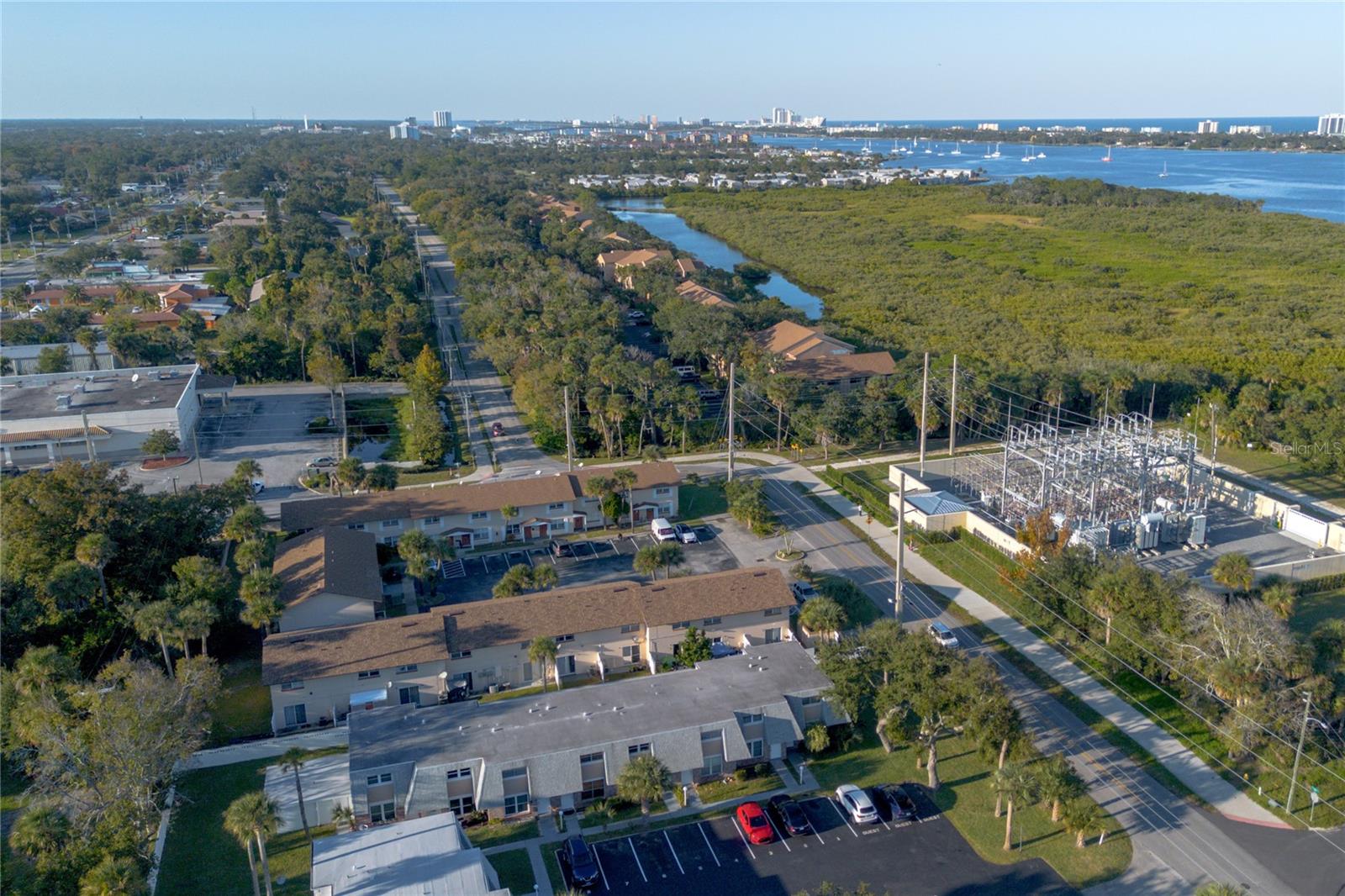 RIVER-GOLF TWNHS - Residential