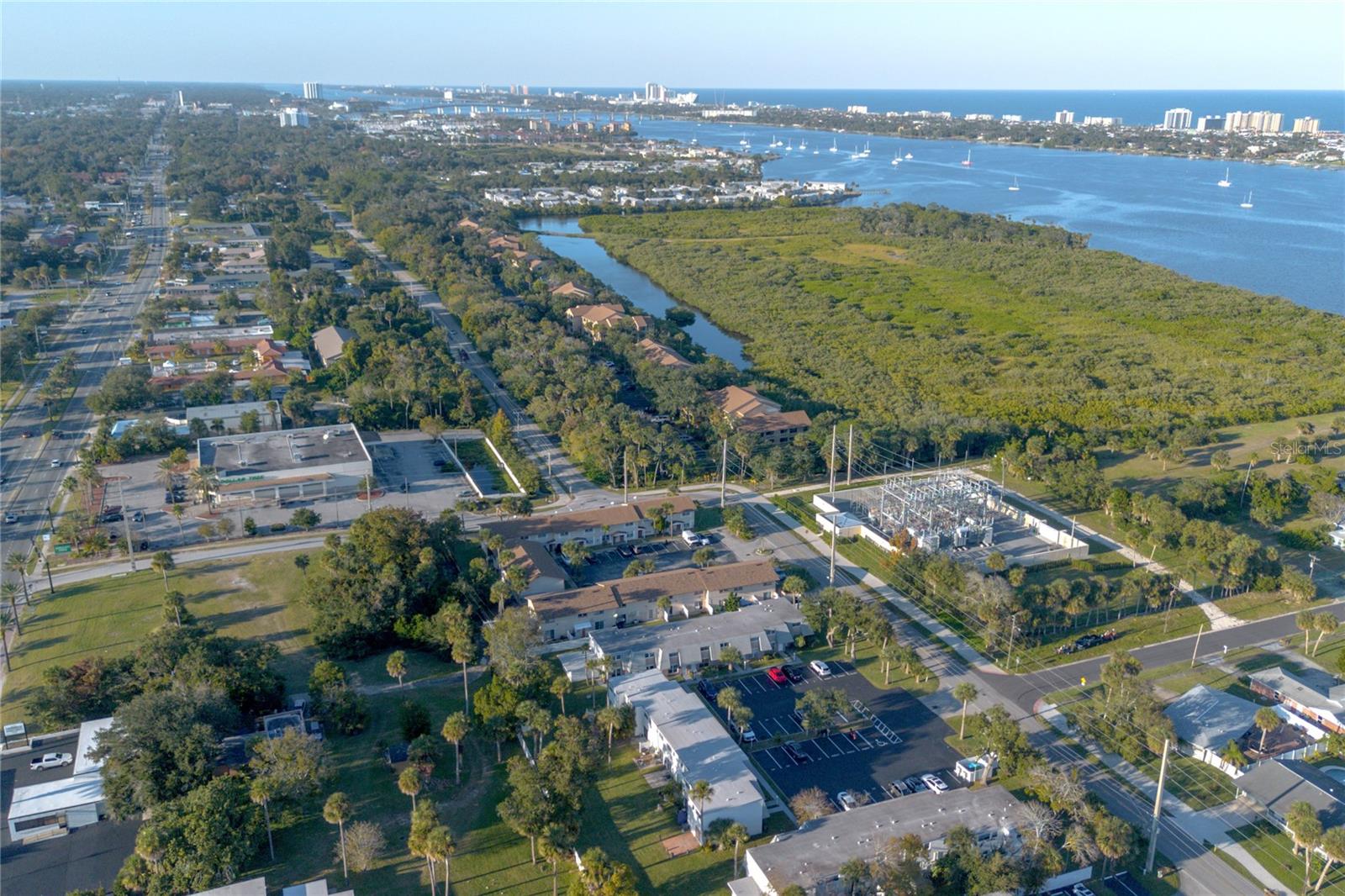 RIVER-GOLF TWNHS - Residential