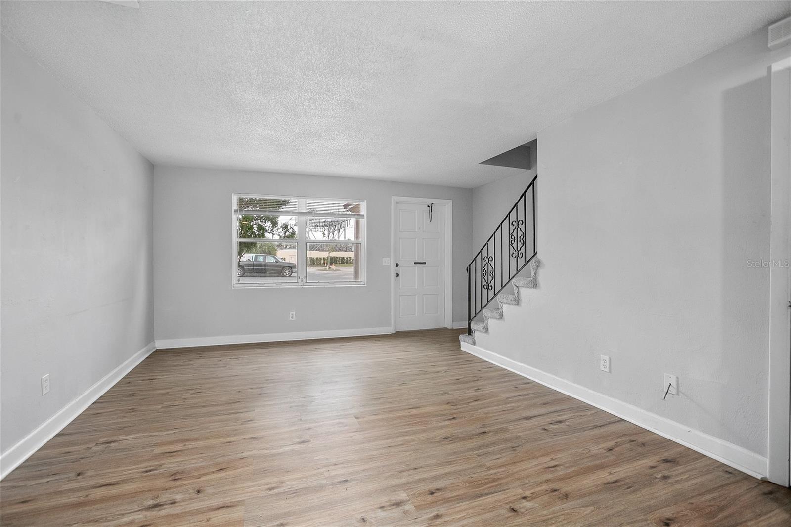 RIVER-GOLF TWNHS - Residential