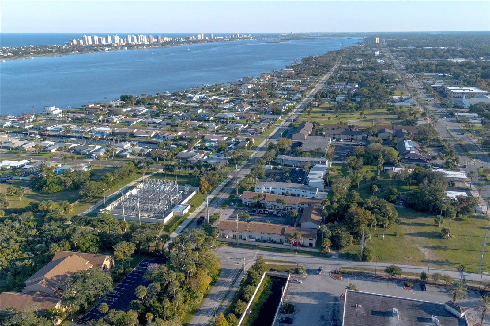 RIVER-GOLF TWNHS - Residential