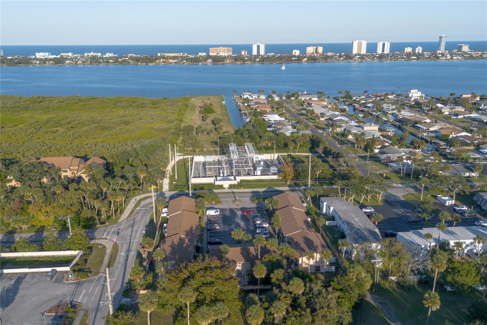 RIVER-GOLF TWNHS - Residential