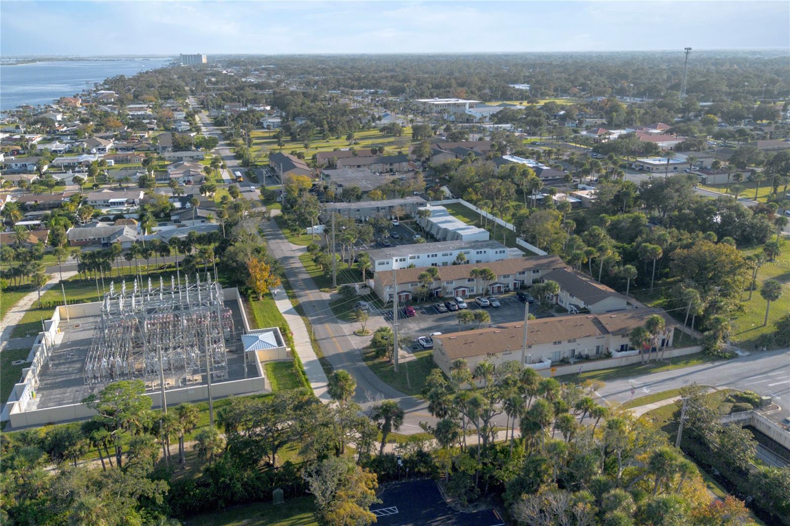 RIVER-GOLF TWNHS - Residential