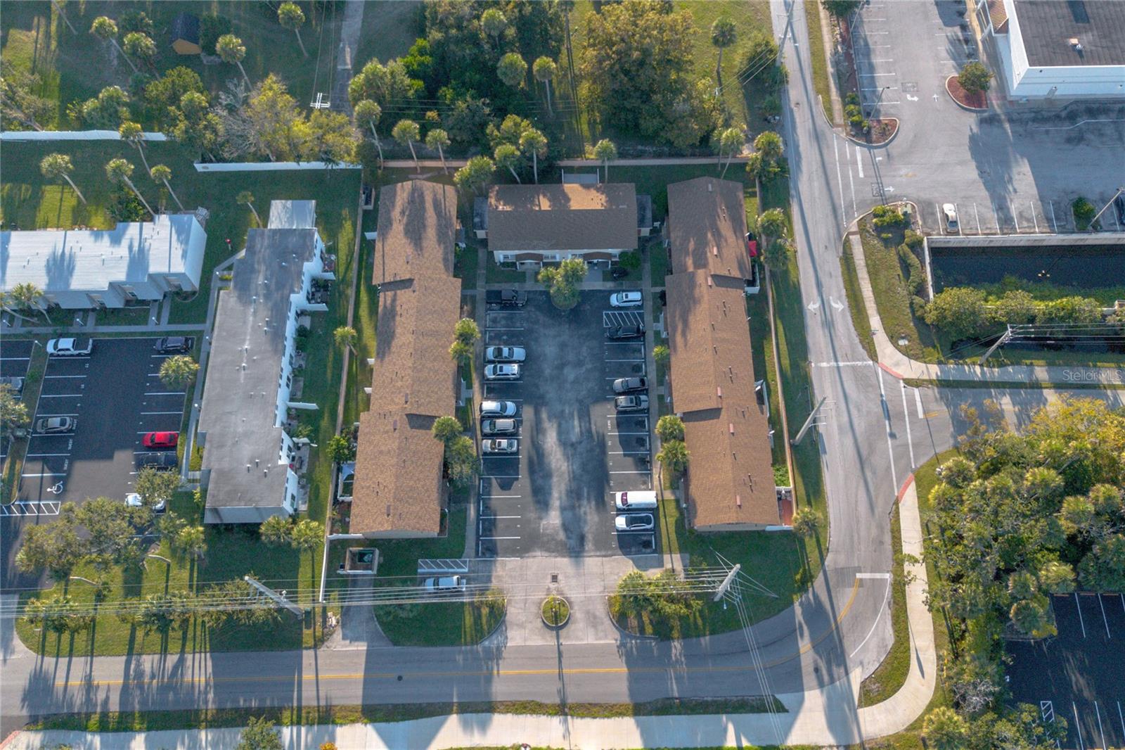 RIVER-GOLF TWNHS - Residential