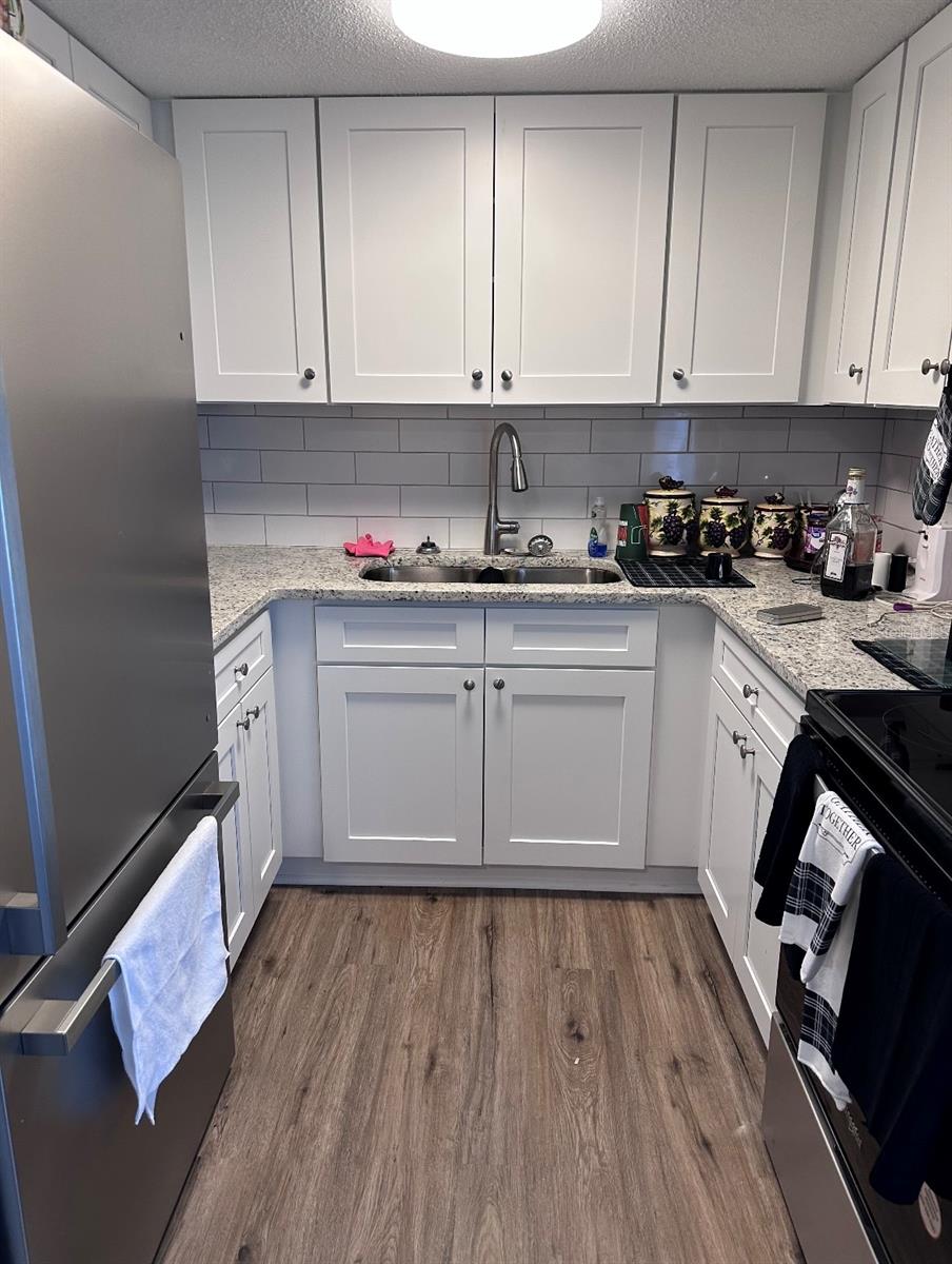 RIVER-GOLF TWNHS - Residential