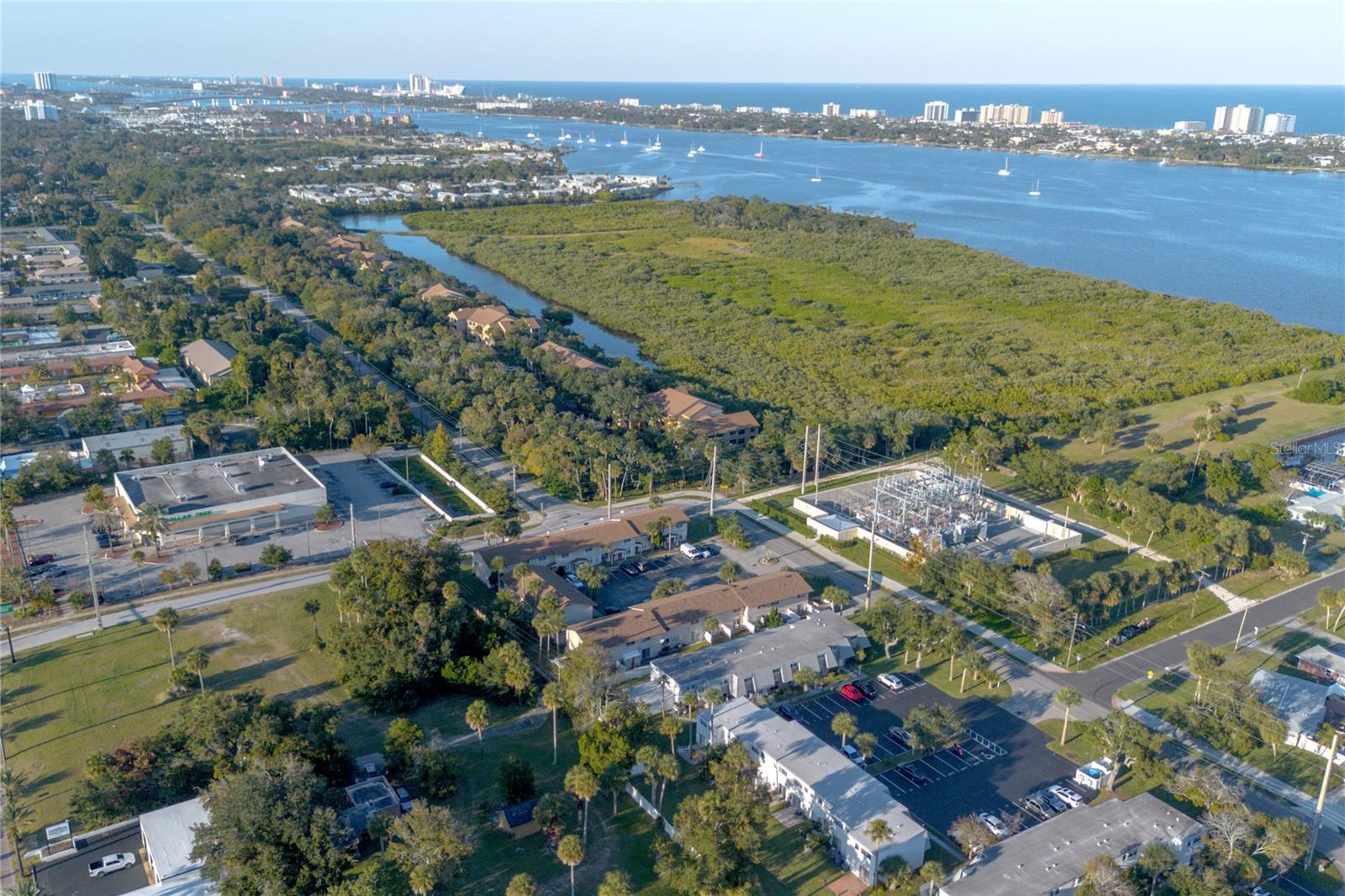 RIVER-GOLF TWNHS - Residential