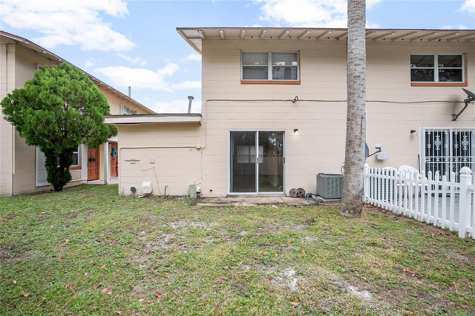 RIVER-GOLF TWNHS - Residential