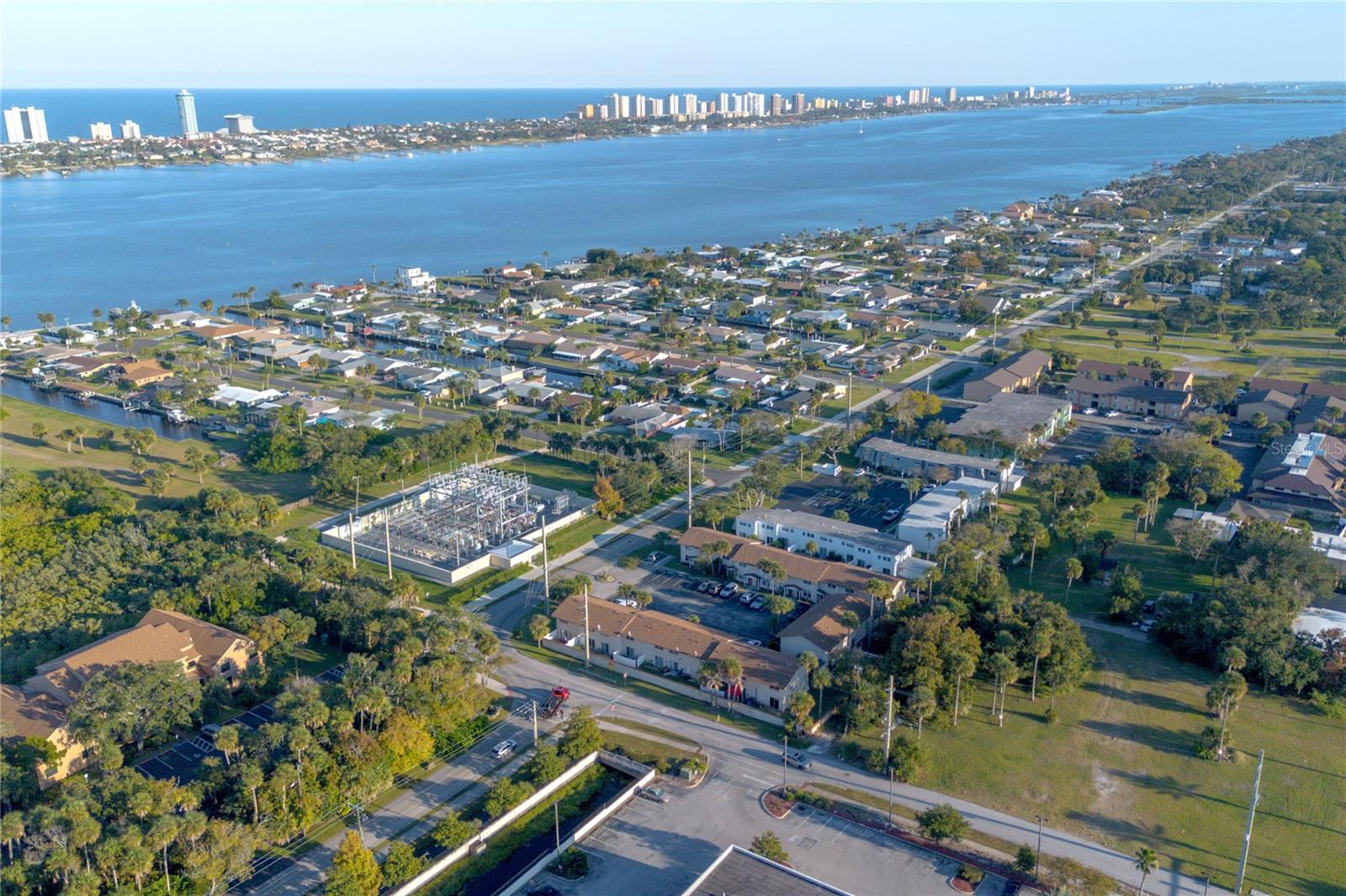 RIVER-GOLF TWNHS - Residential