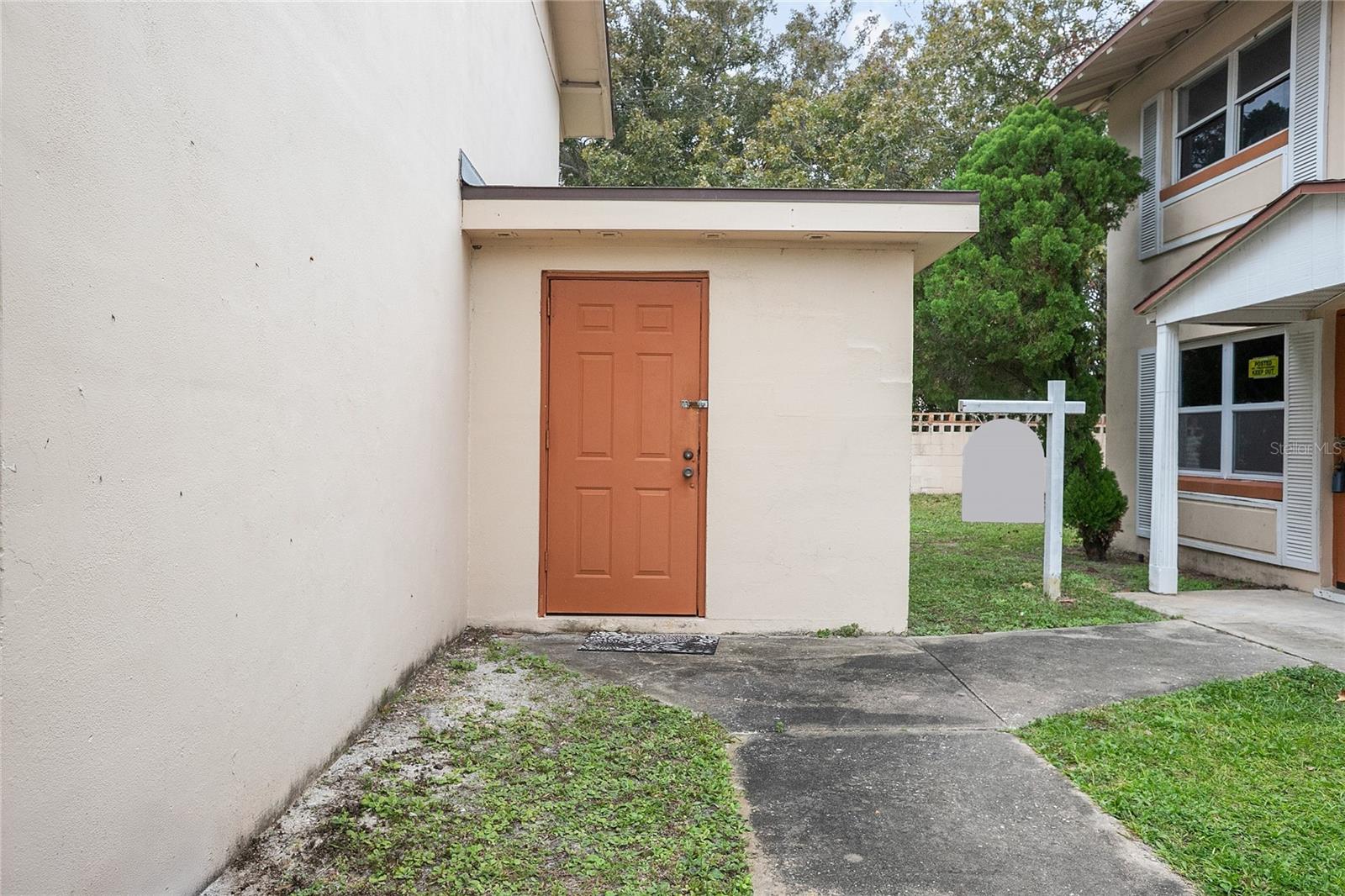 RIVER-GOLF TWNHS - Residential