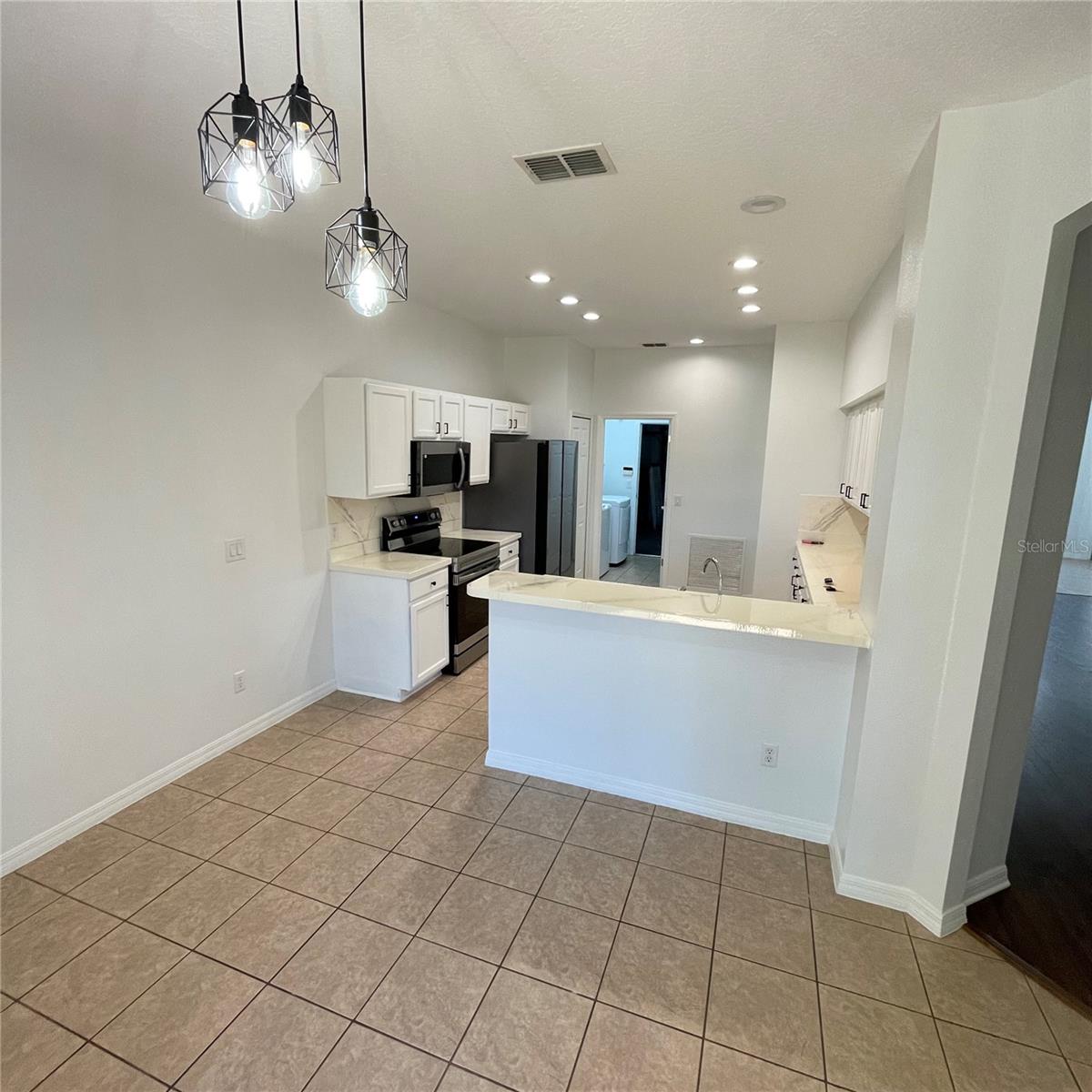 NORTHSHORE/LK HART PRCL 07-PH 02 - Residential Lease