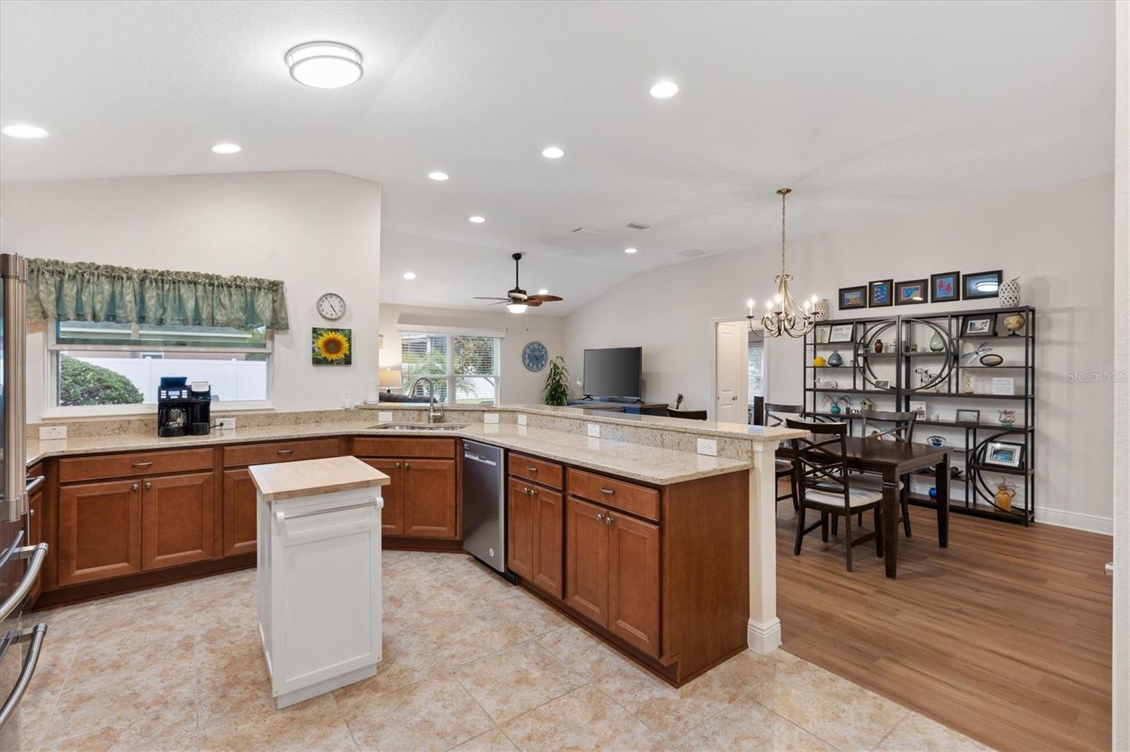 ENCLAVE/LAKESIDE LNDGS - Residential