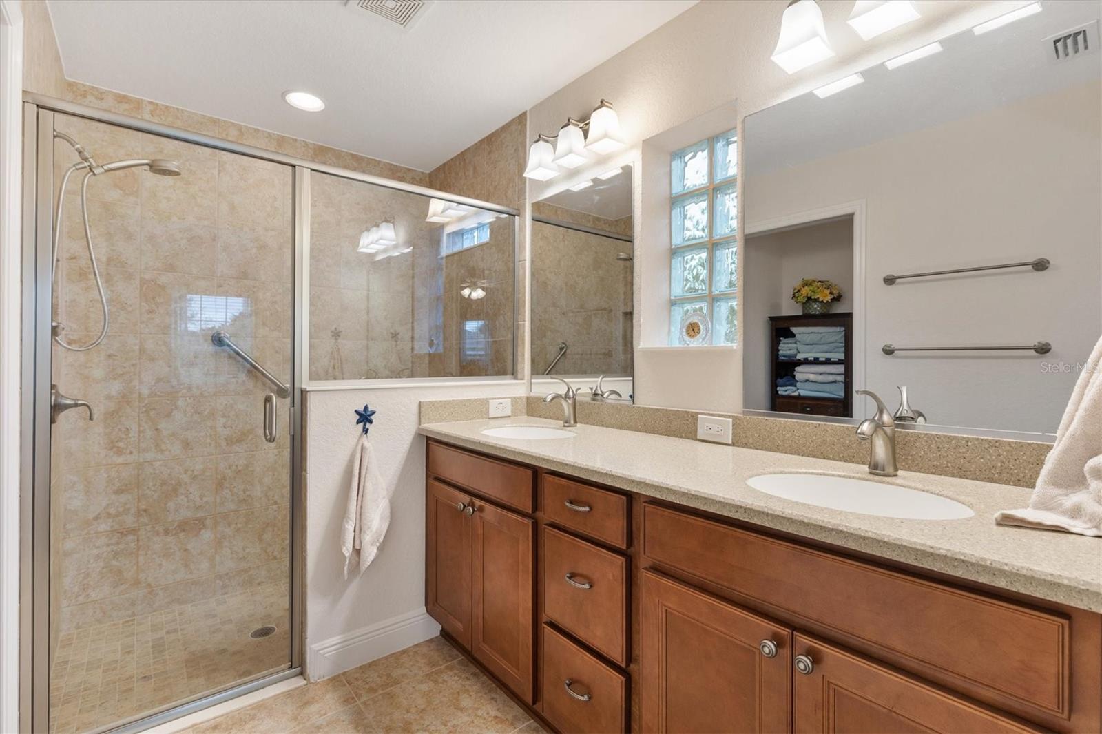 ENCLAVE/LAKESIDE LNDGS - Residential