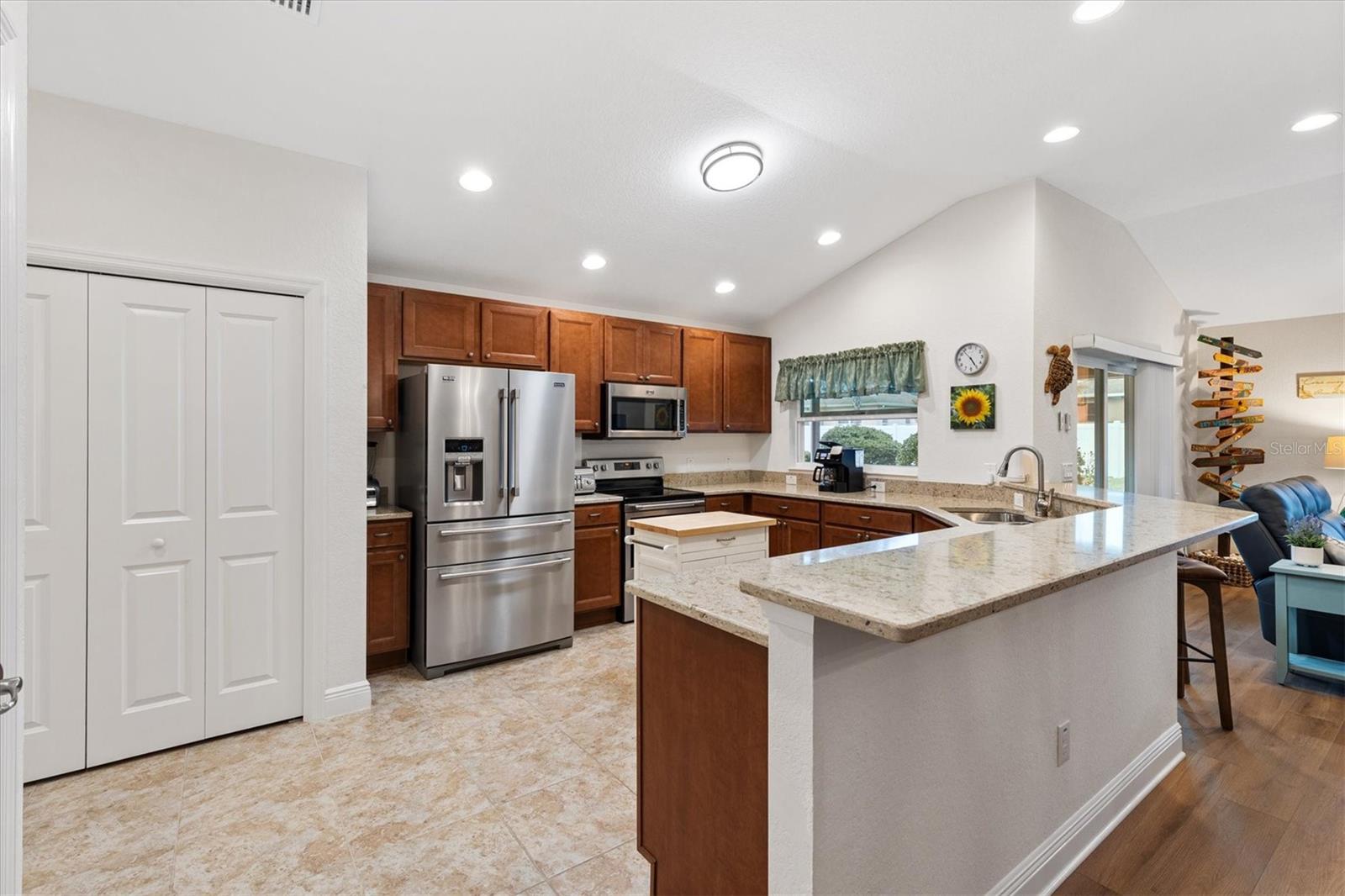 ENCLAVE/LAKESIDE LNDGS - Residential