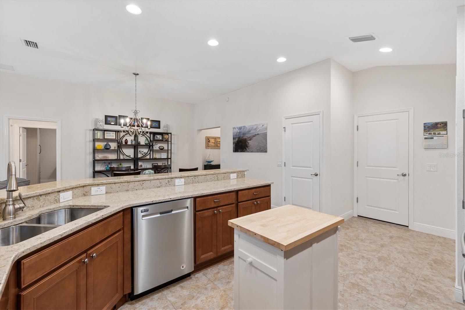 ENCLAVE/LAKESIDE LNDGS - Residential