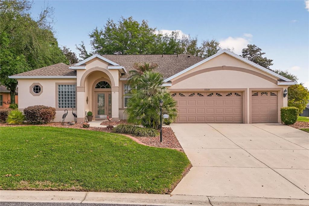 Photo of 5225 Chanticleer Drive, Leesburg, FL 34748 (MLS # O6396046)