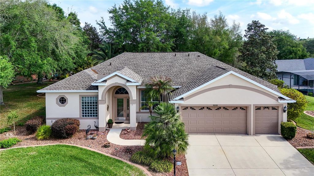 Photo of 5225 Chanticleer Drive, Leesburg, FL 34748 (MLS # O6396046)