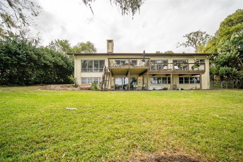 A home in LAKELAND