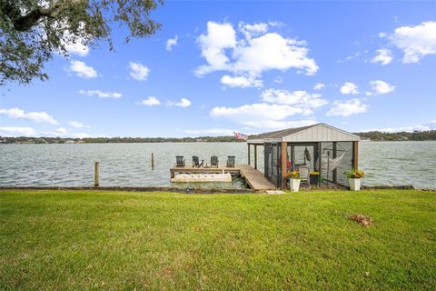 A home in LAKELAND