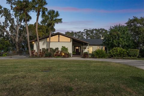 A home in LAKELAND