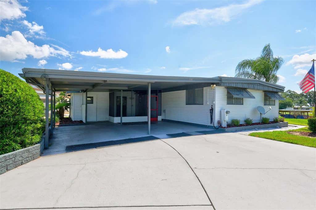 Photo of 34312 Carl Road, Leesburg, FL 34788 (MLS # G5114059)