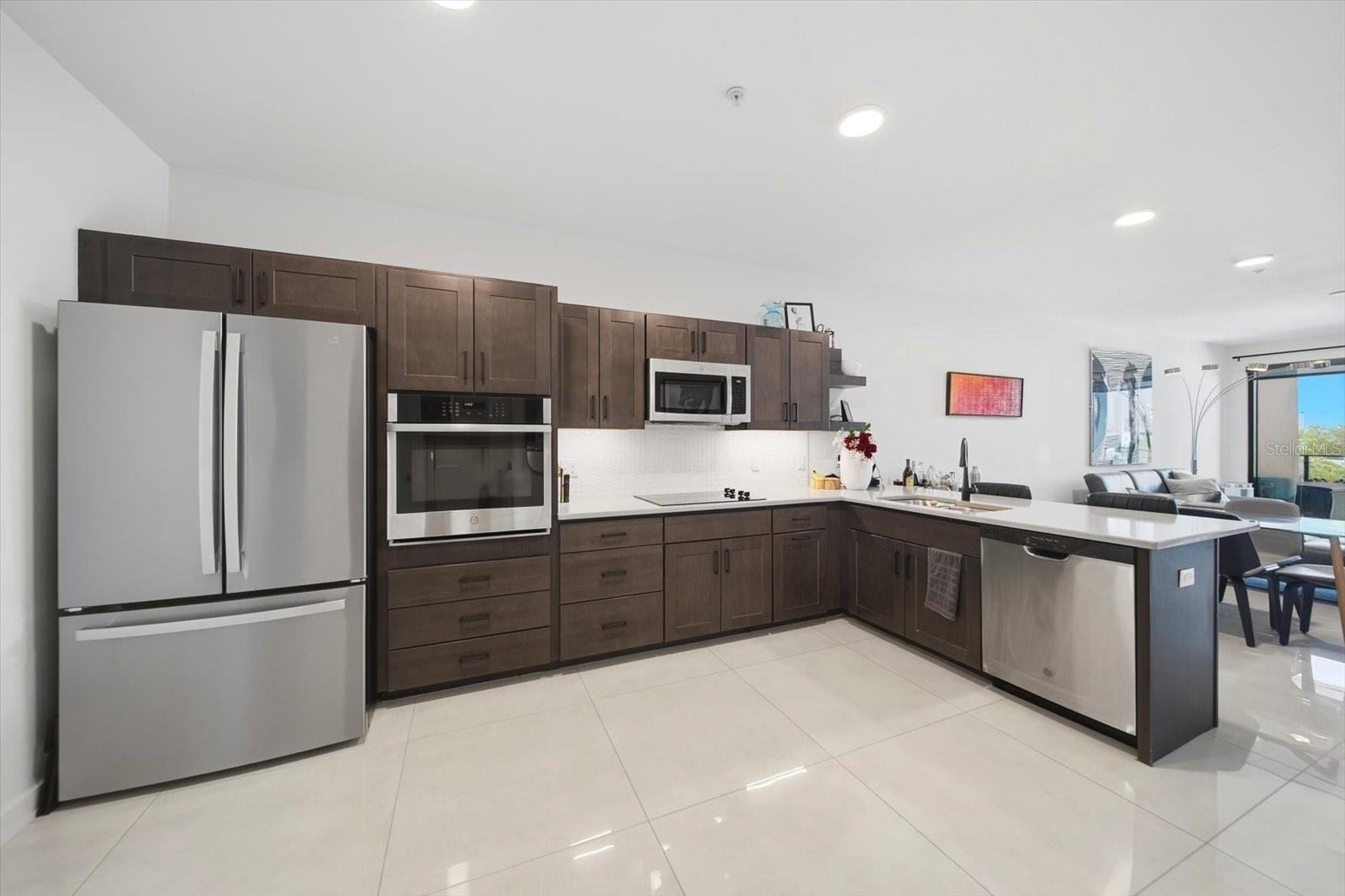 MIRROR, THE CONDO - Residential