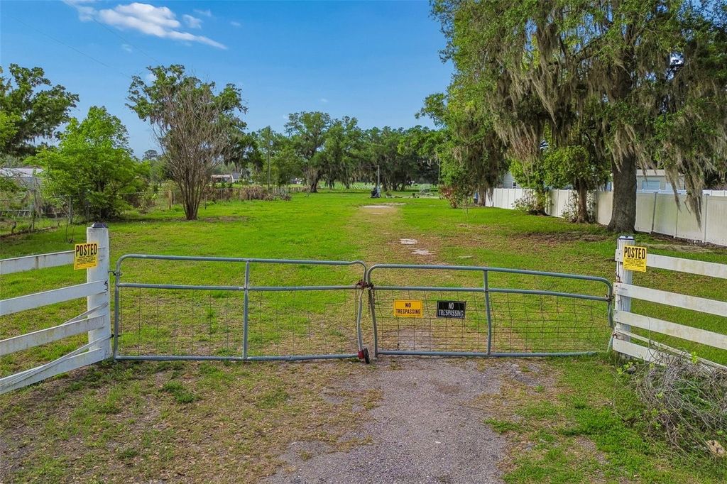 Photo of 3005 W Sam Allen Road, Plant City, FL 33565 (MLS # TB8493008)