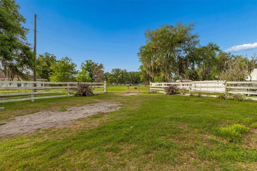 Photo of 3005 W Sam Allen Road, Plant City, FL 33565 (MLS # TB8493008)