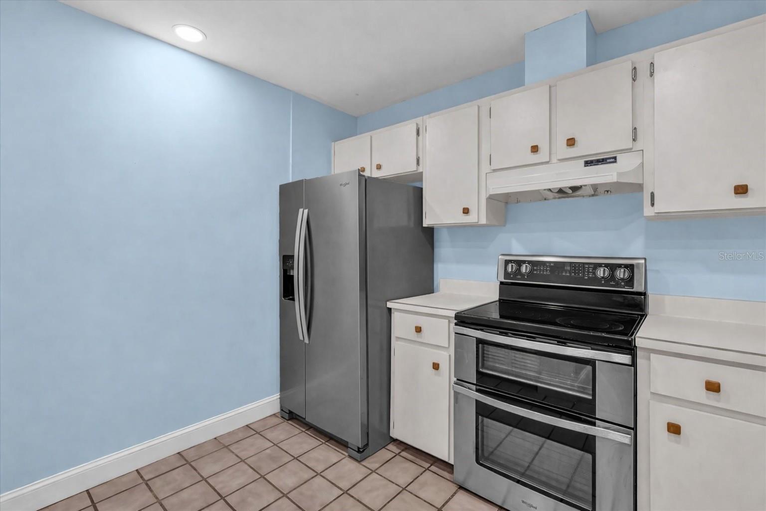 MONTGOMERY SQUARE - Residential