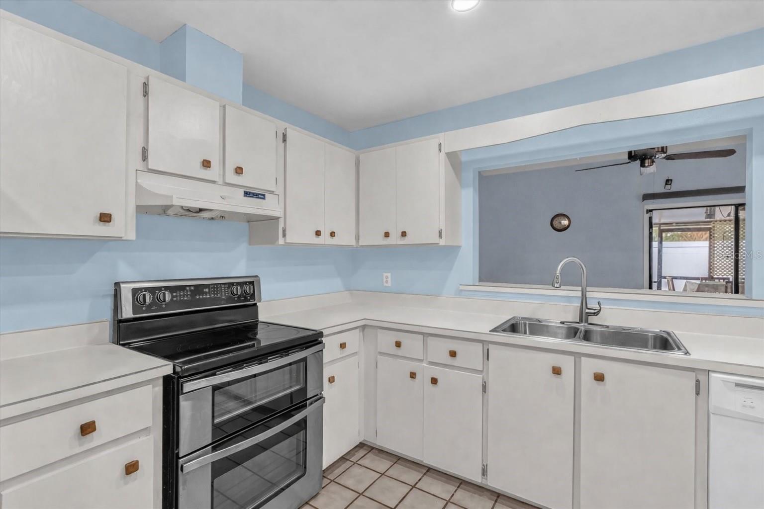 MONTGOMERY SQUARE - Residential