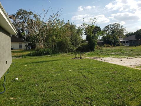 A home in LAKE WALES