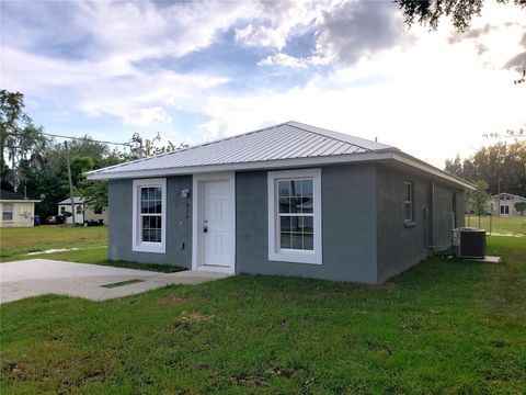 A home in LAKE WALES