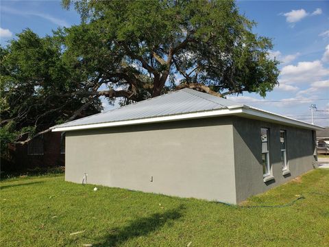 A home in LAKE WALES