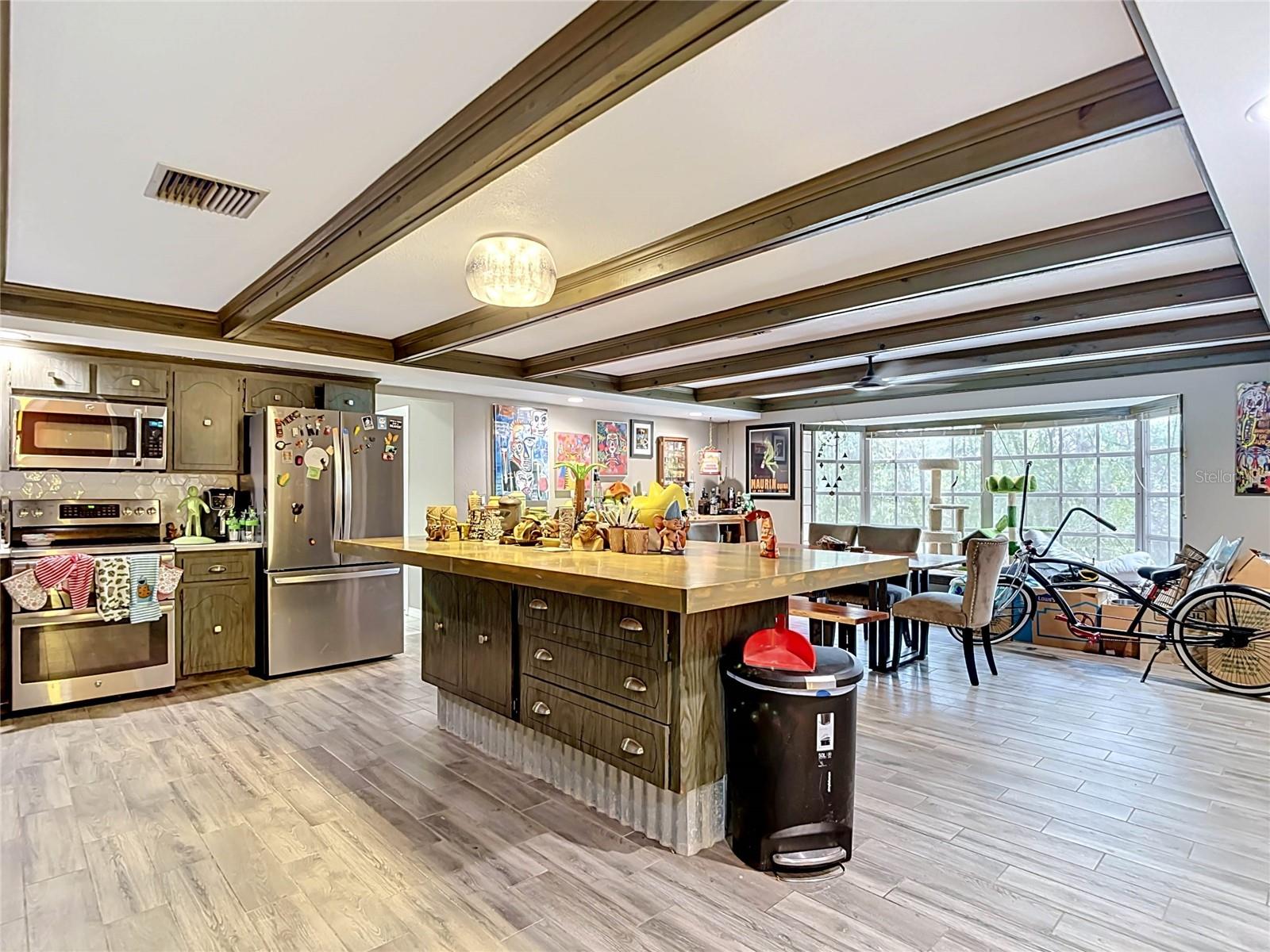 HOLIDAY - Residential